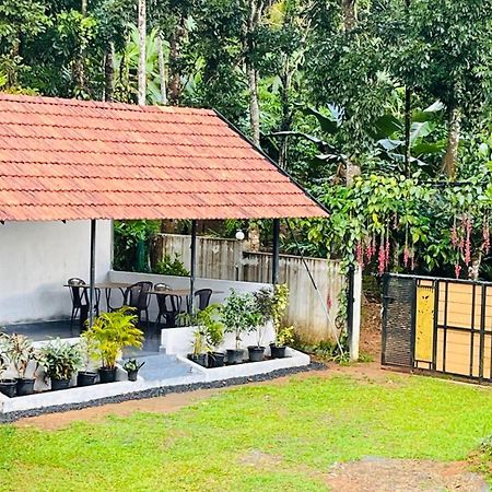 Partho Home Stay Padinjarathara Bagian luar foto
