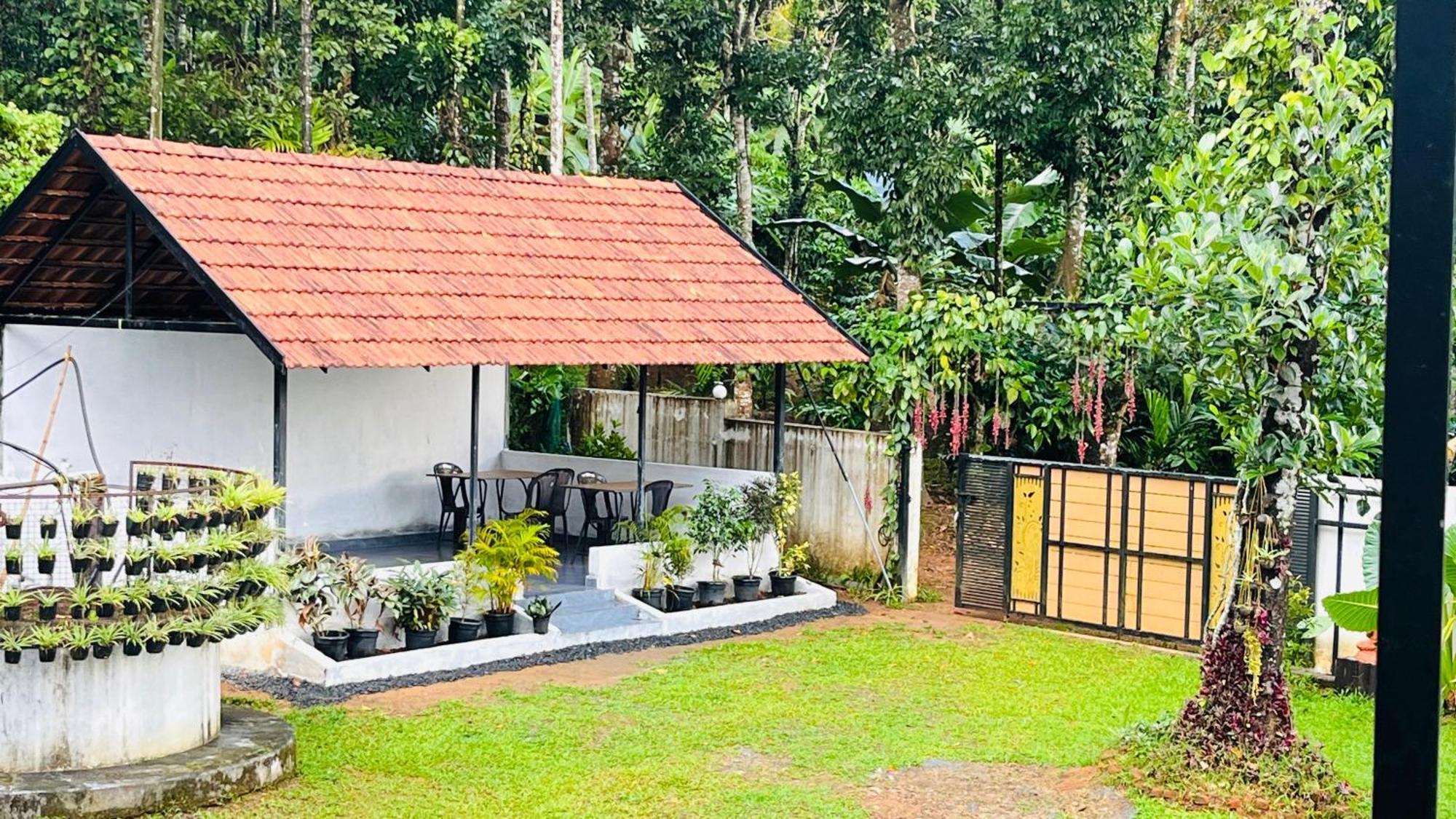 Partho Home Stay Padinjarathara Bagian luar foto